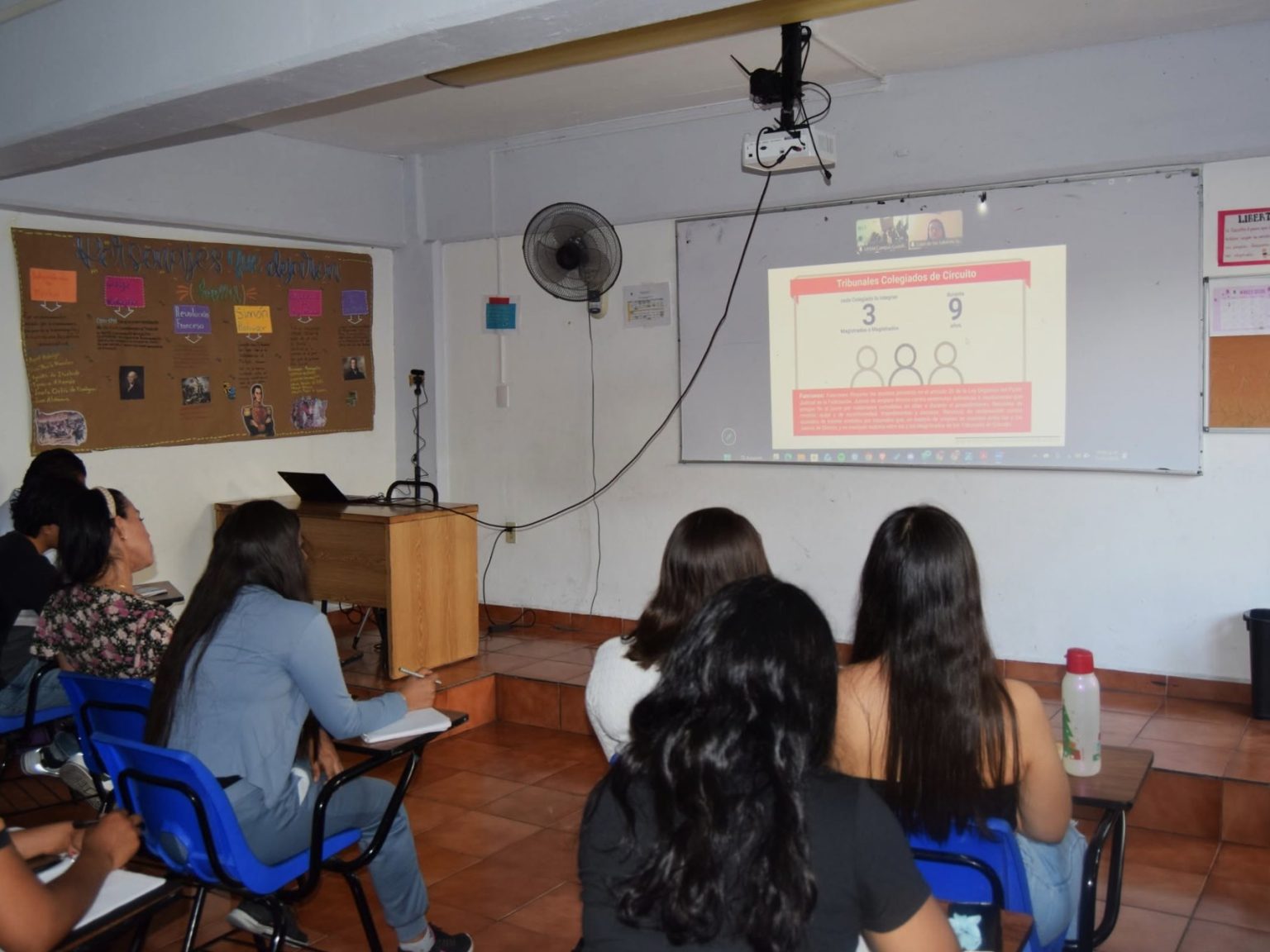alumnos en clase - derecho
