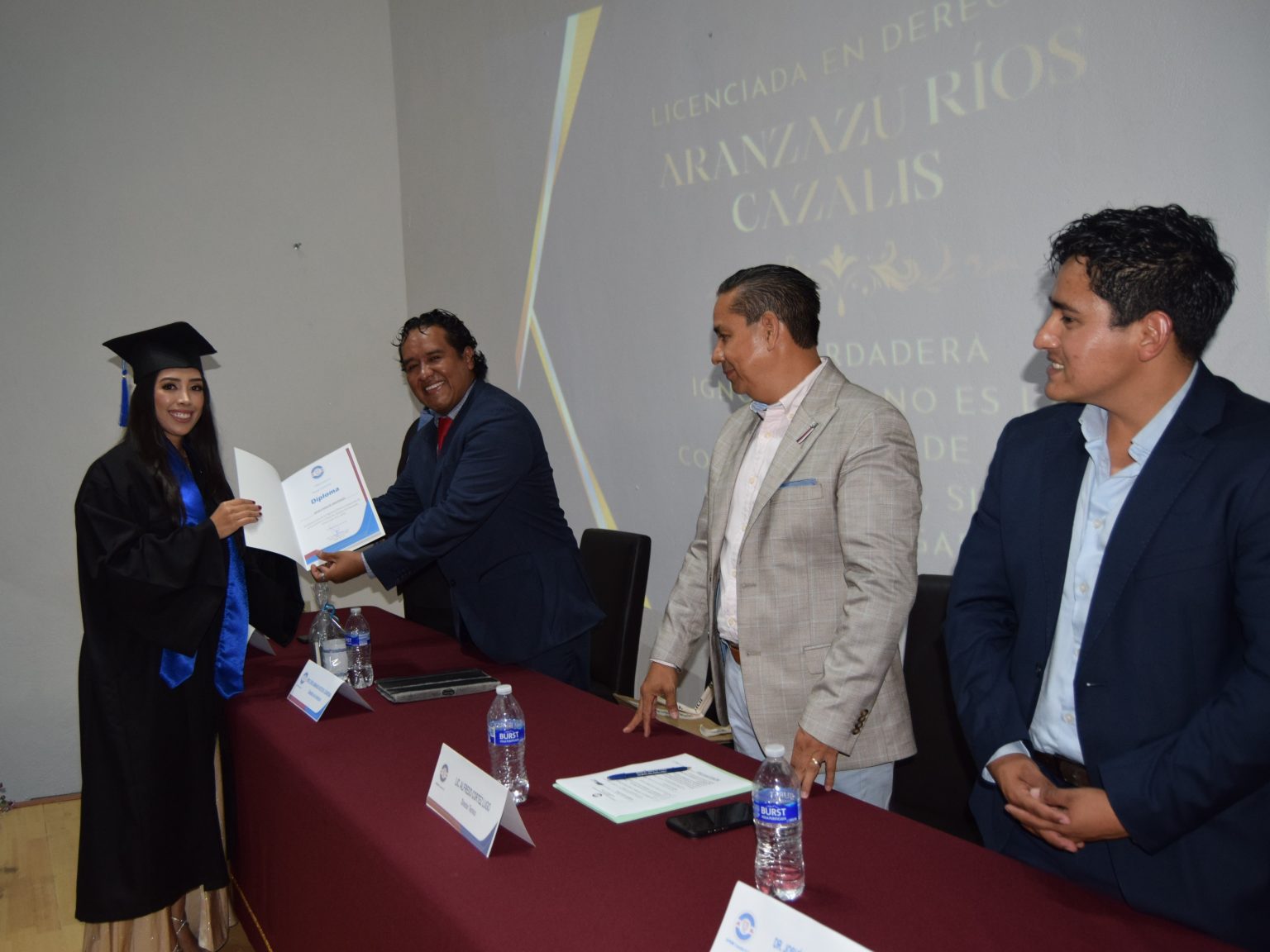 graduacion alumna derecho